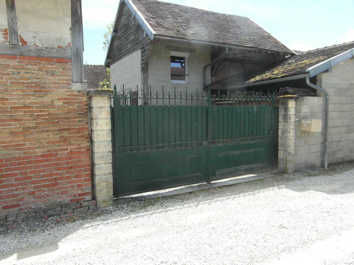 Le Breuil Hotell Piney Exteriör bild