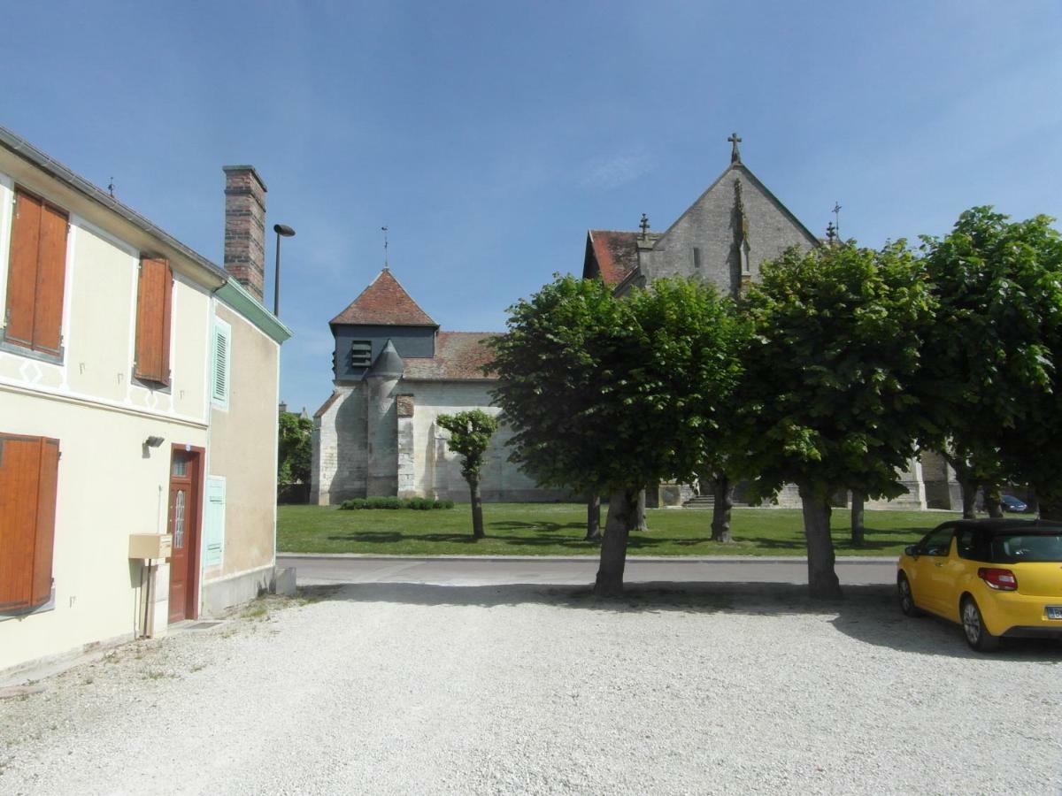 Le Breuil Hotell Piney Exteriör bild